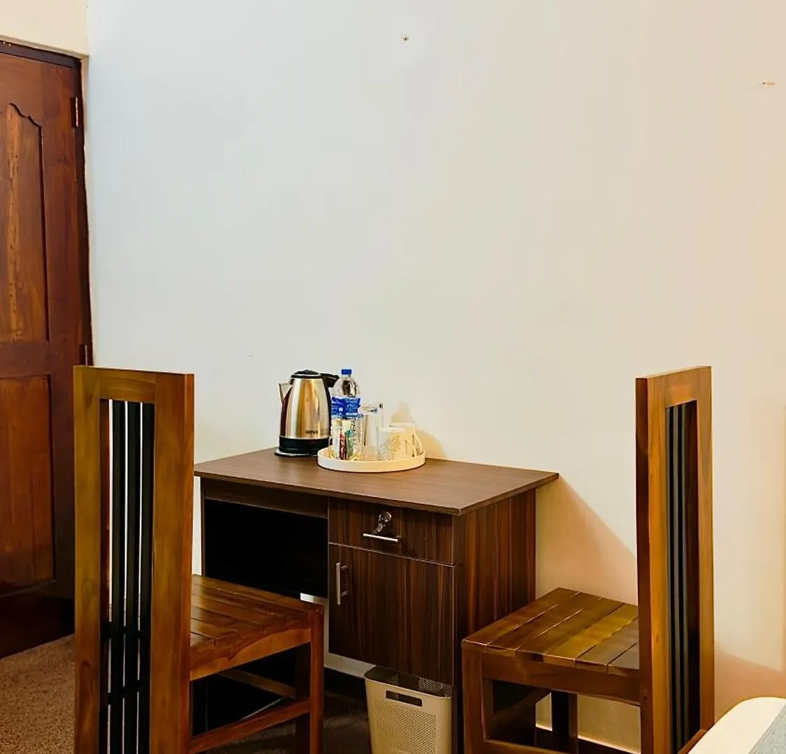 Yahana Beach Villa 니곰보