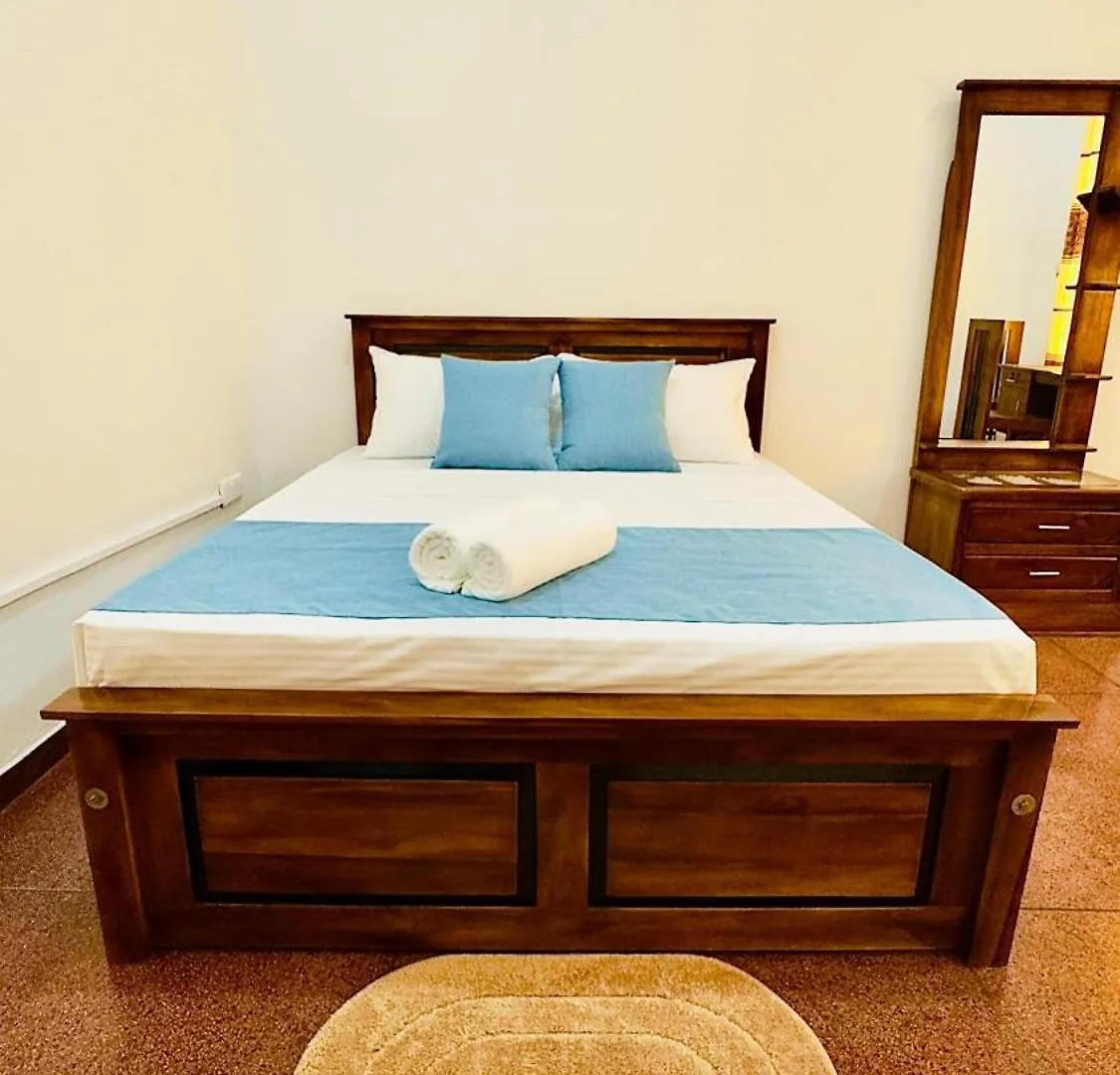 Yahana Beach Villa 니곰보