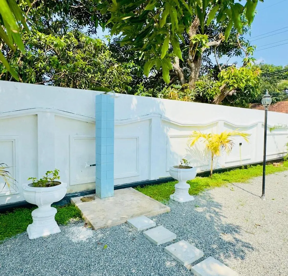 Yahana Beach Villa 니곰보 0*,  스리랑카