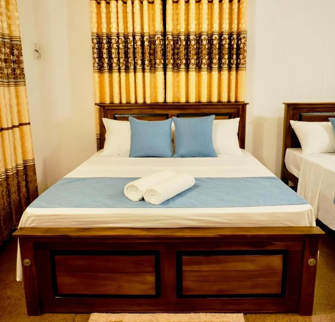Yahana Beach Villa 니곰보