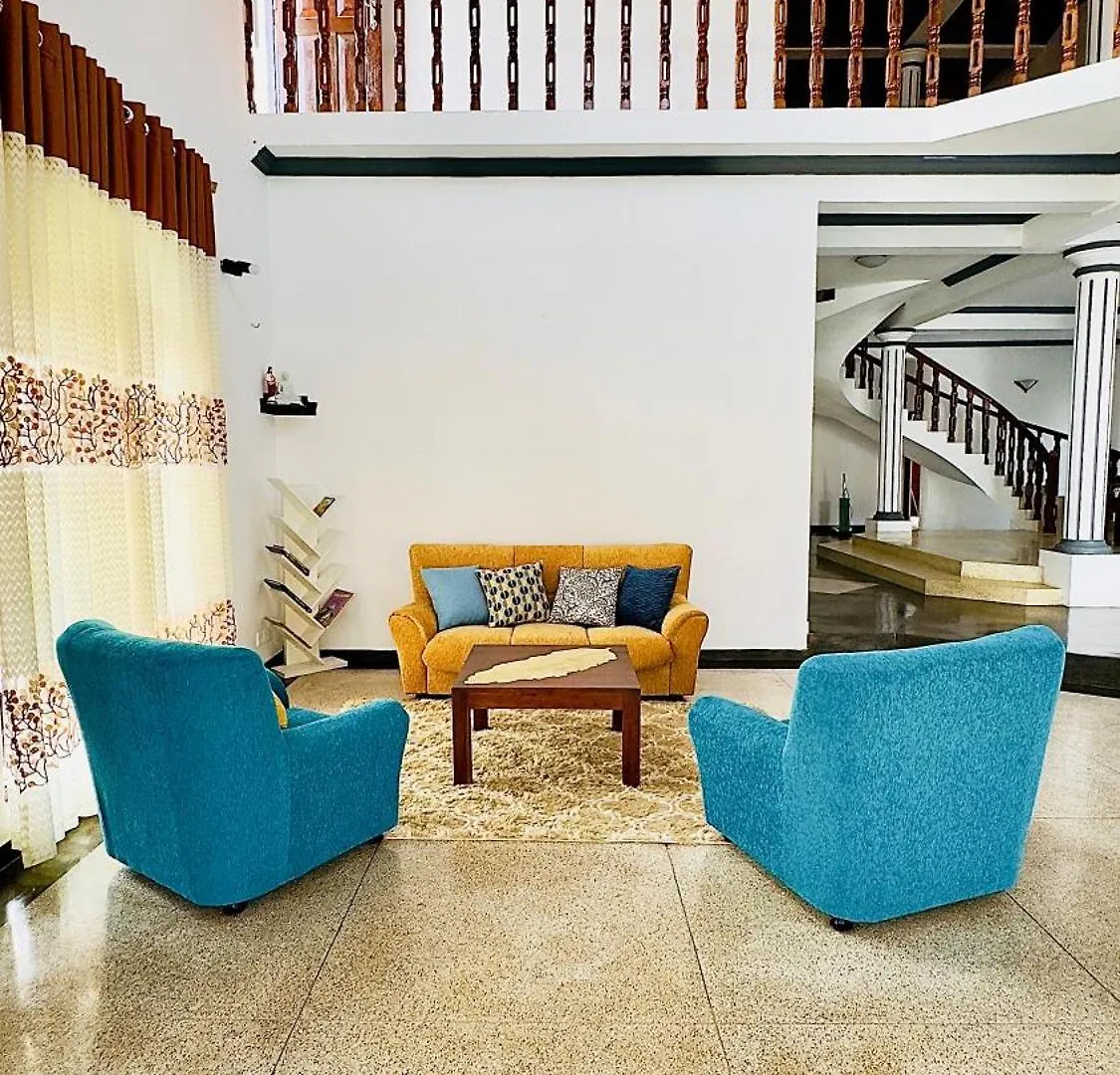 Yahana Beach Villa 니곰보